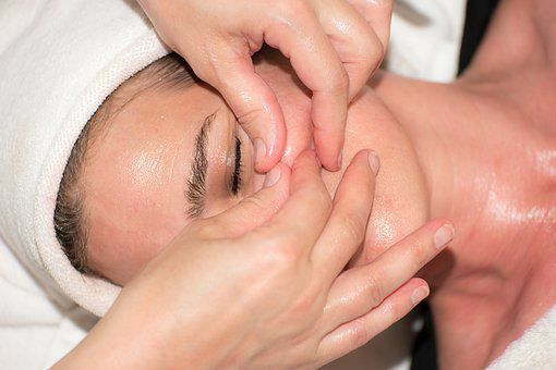 Сығанның жынданып жатқанын қараңыз